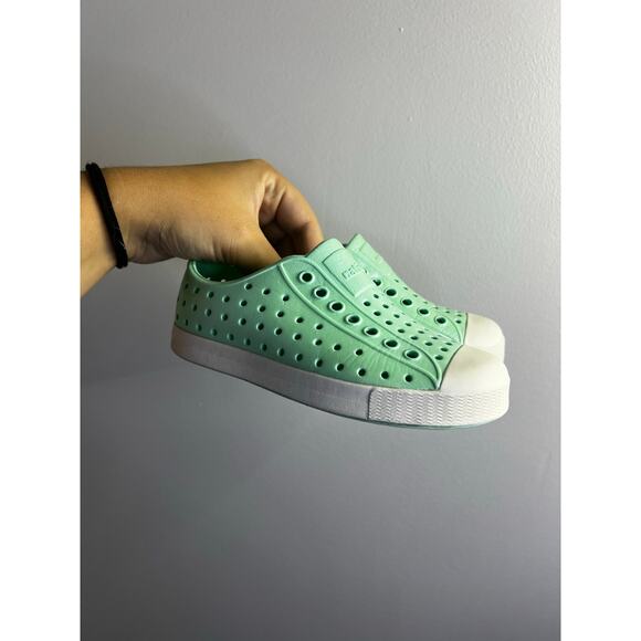 Natives Jefforson Iridescent Mint Green Water Shoe Size 10C - Picture 3 of 7